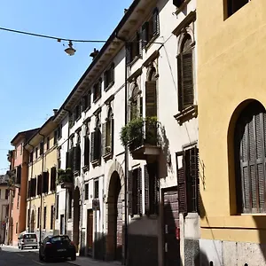 In Center Verona